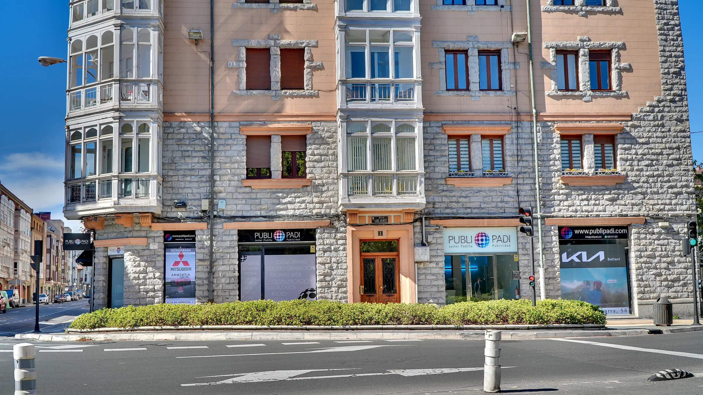 Cruce del centro de Vitoria-Gasteiz donde se encuentran las pantallas de Publipadi