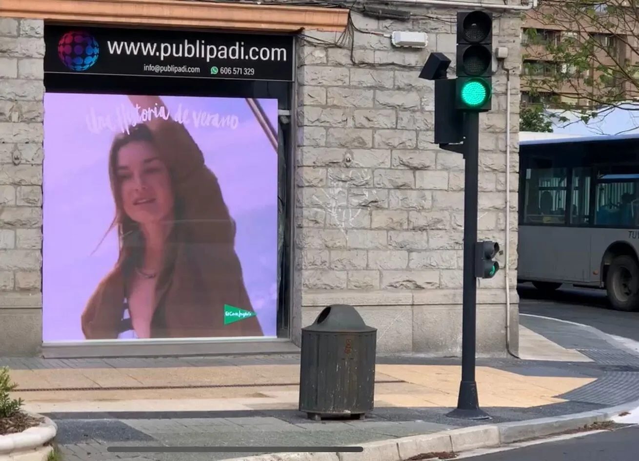 Pantalla digital de Publipadi en la calle