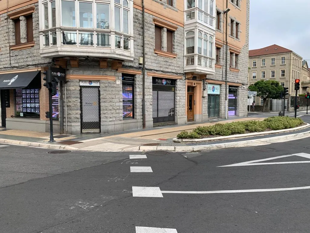 Cruce de calles con las pantallas de Publipadi